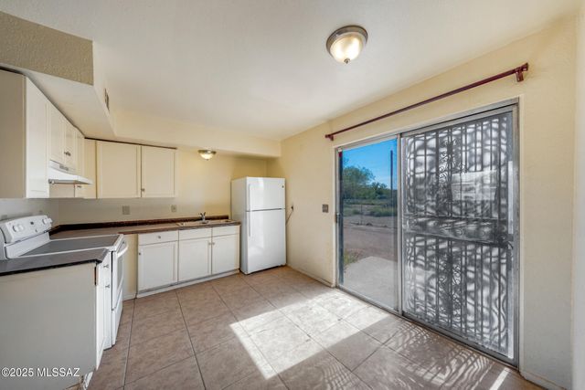 2275 W Dakota Street, Tucson, AZ 85746
