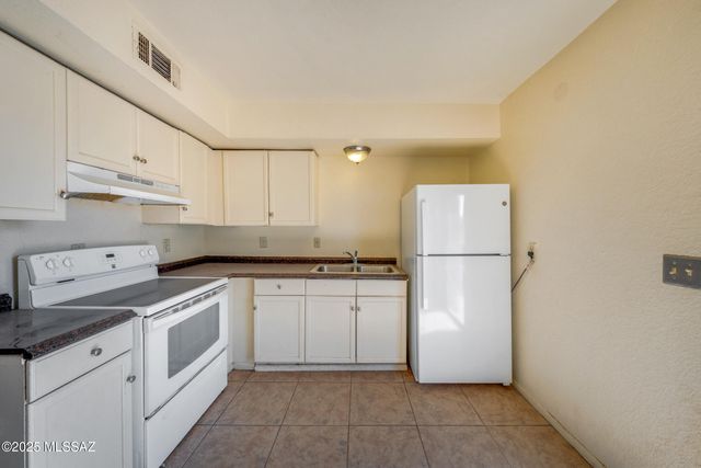 2275 W Dakota Street, Tucson, AZ 85746