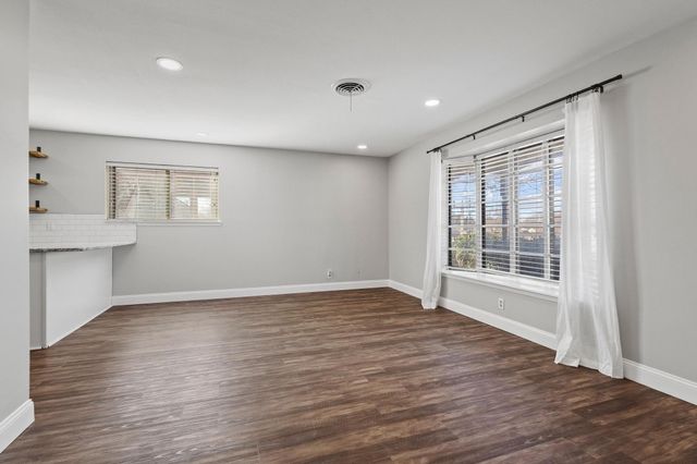 1216 W Lamberth Road, Sherman, TX 75092