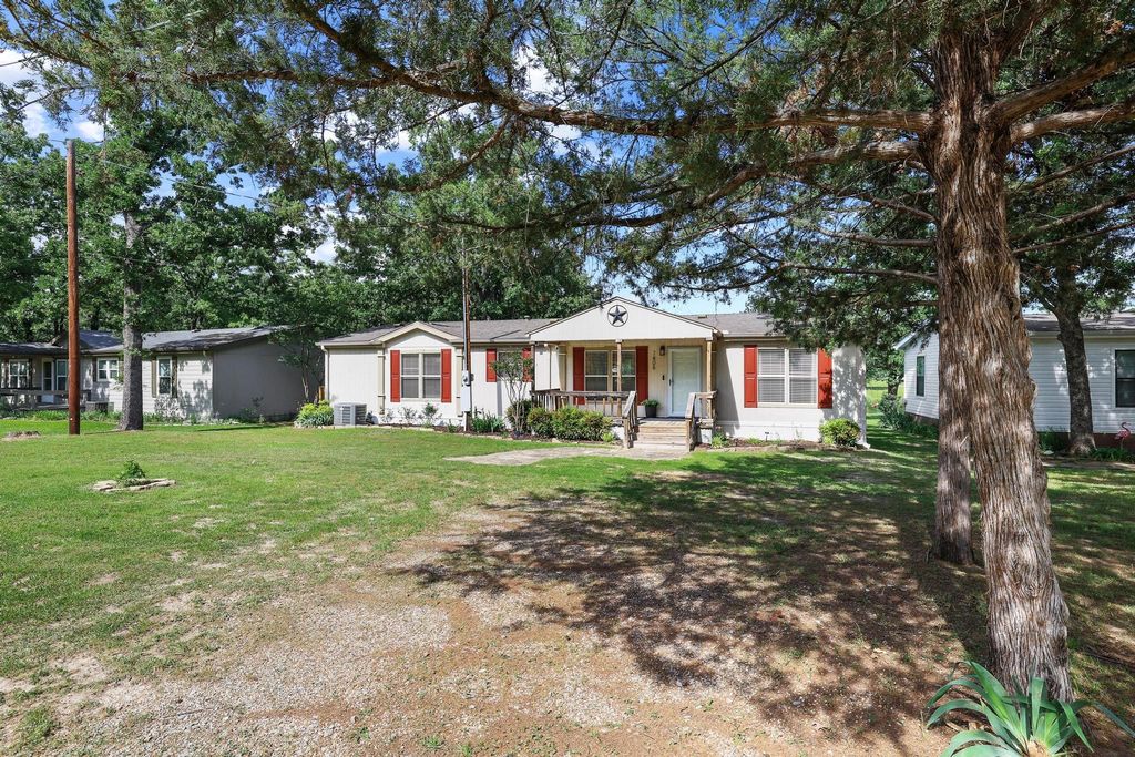 7406 Lakeview Drive, Bonham, TX 75418