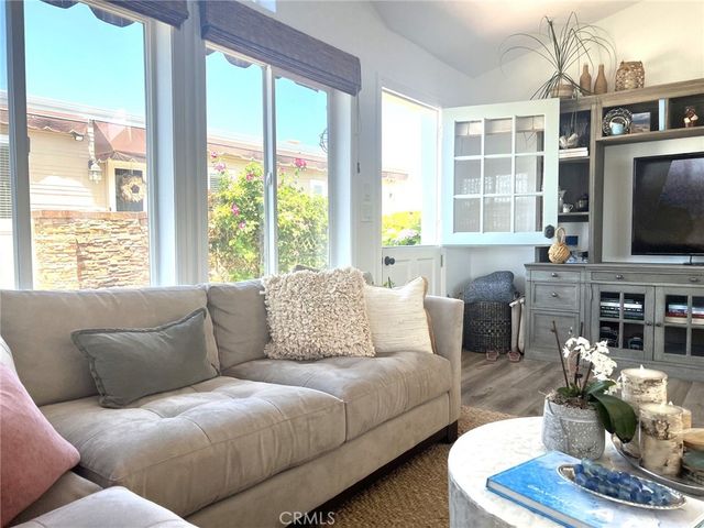 10 SARATOGA 10, Newport Beach, CA 92660