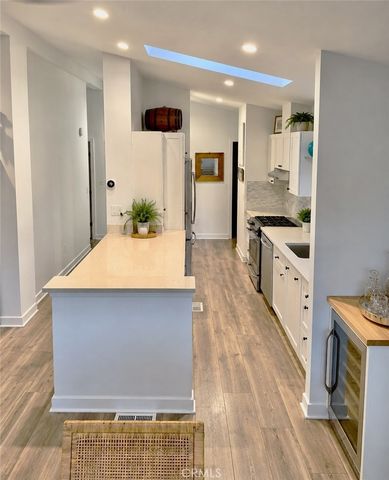 10 SARATOGA 10, Newport Beach, CA 92660