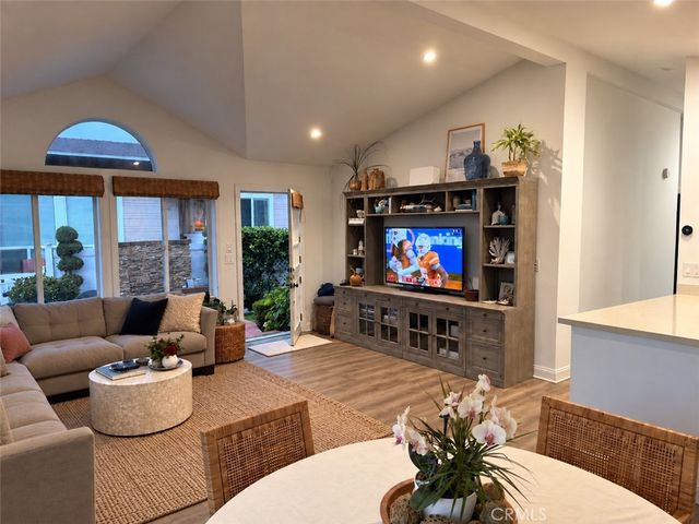 10 SARATOGA 10, Newport Beach, CA 92660