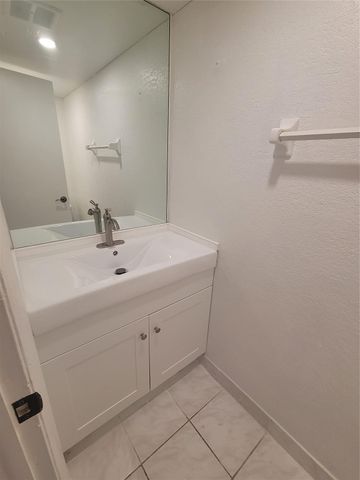 3650 Inverrary Drive 1u, Lauderhill, FL 33319