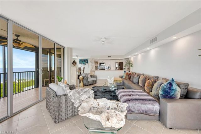 11 Bluebill AVE 1101, Naples, FL 34108