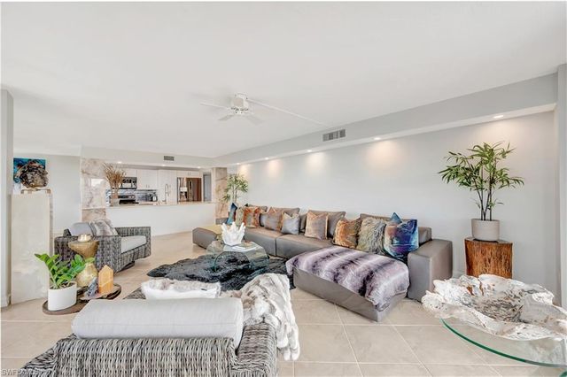 11 Bluebill AVE 1101, Naples, FL 34108