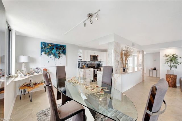 11 Bluebill AVE 1101, Naples, FL 34108