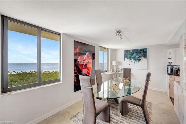 11 Bluebill AVE 1101, Naples, FL 34108