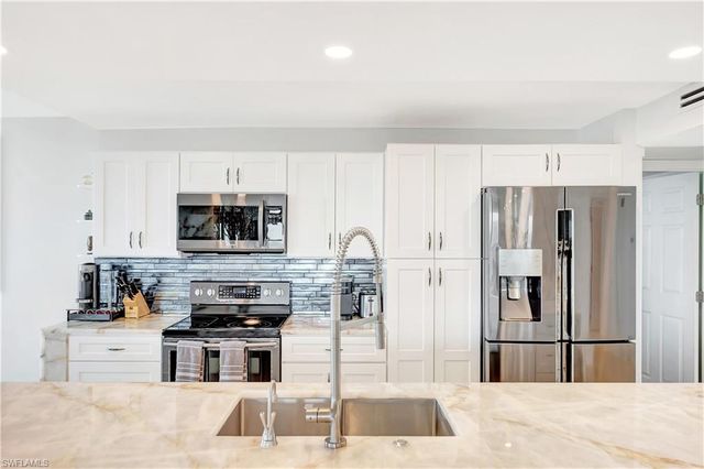 11 Bluebill AVE 1101, Naples, FL 34108