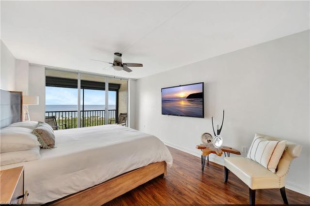 11 Bluebill AVE 1101, Naples, FL 34108