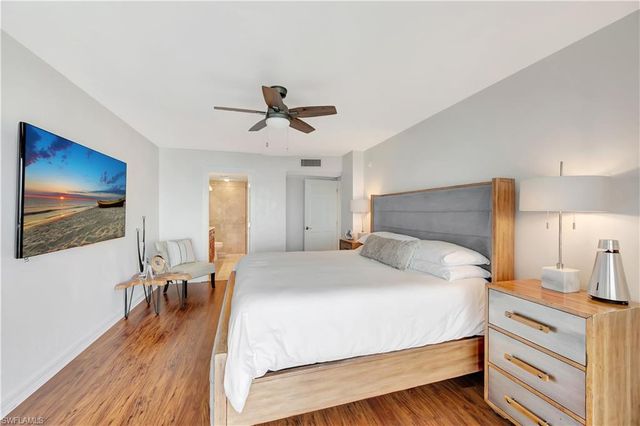 11 Bluebill AVE 1101, Naples, FL 34108