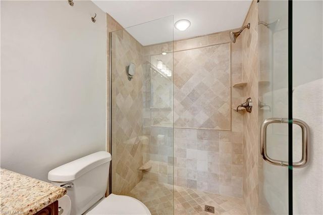 11 Bluebill AVE 1101, Naples, FL 34108