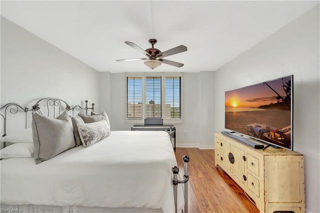 11 Bluebill AVE 1101, Naples, FL 34108