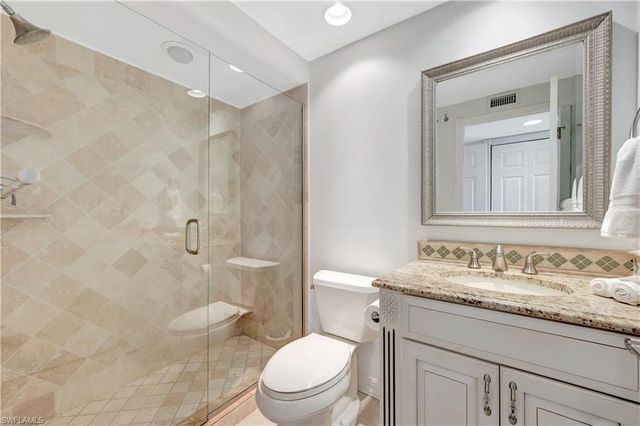 11 Bluebill AVE 1101, Naples, FL 34108