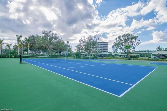 11 Bluebill AVE 1101, Naples, FL 34108