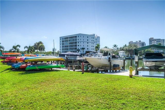 11 Bluebill AVE 1101, Naples, FL 34108