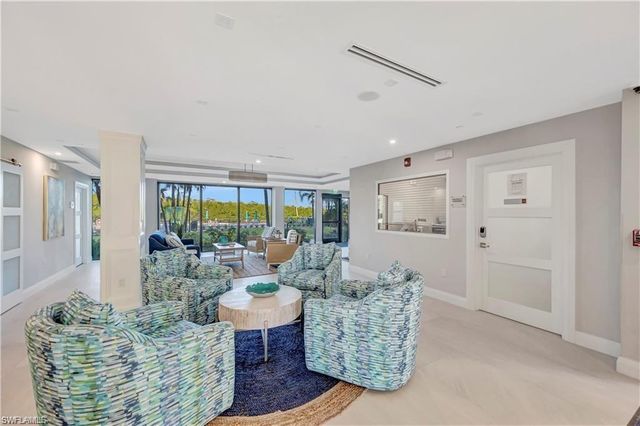 11 Bluebill AVE 1101, Naples, FL 34108