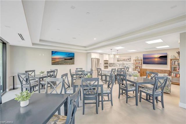 11 Bluebill AVE 1101, Naples, FL 34108