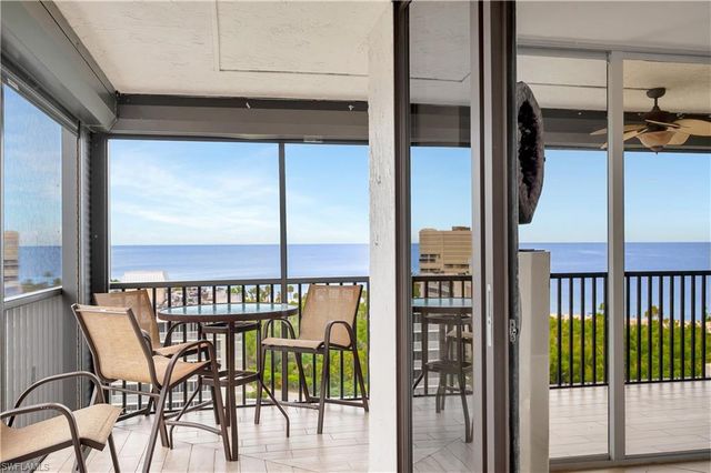 11 Bluebill AVE 1101, Naples, FL 34108