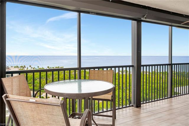 11 Bluebill AVE 1101, Naples, FL 34108