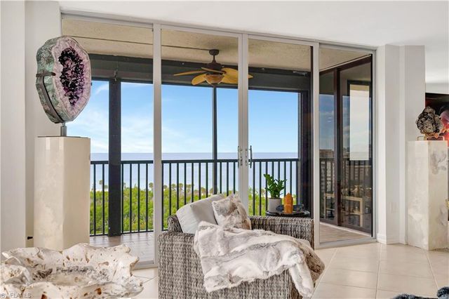 11 Bluebill AVE 1101, Naples, FL 34108