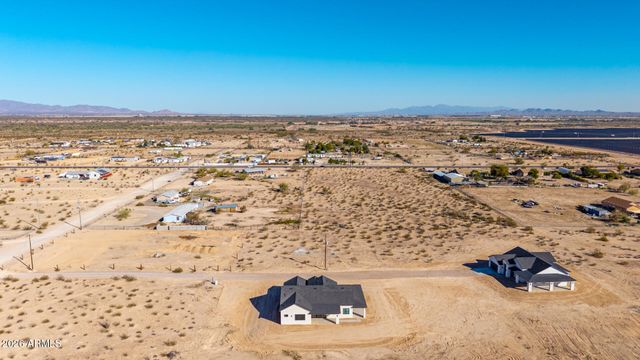 33239 W SUNLAND Avenue, Tonopah, AZ 85354