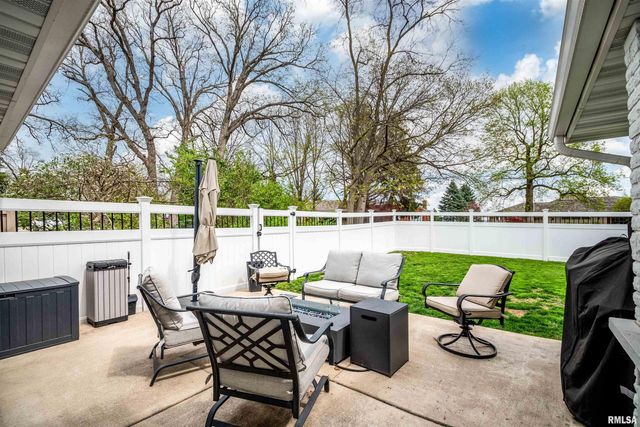721 E WHITE OAK Court, Peoria, IL 61614