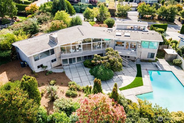 8840 NE 24th Street, Clyde Hill, WA 98004