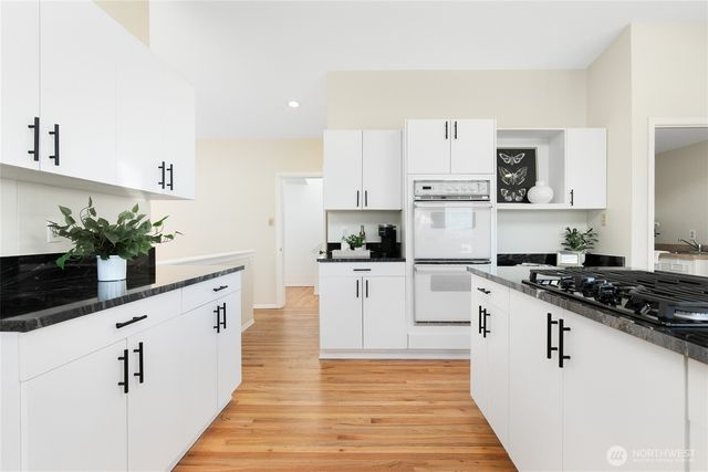 8840 NE 24th Street, Clyde Hill, WA 98004