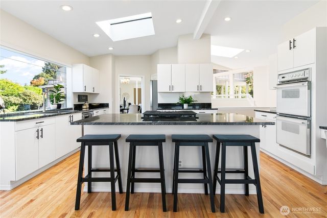 8840 NE 24th Street, Clyde Hill, WA 98004