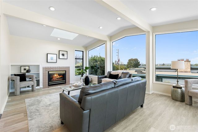 8840 NE 24th Street, Clyde Hill, WA 98004