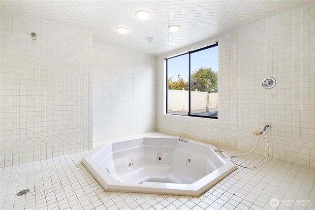 8840 NE 24th Street, Clyde Hill, WA 98004