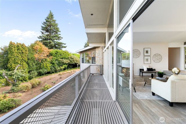 8840 NE 24th Street, Clyde Hill, WA 98004