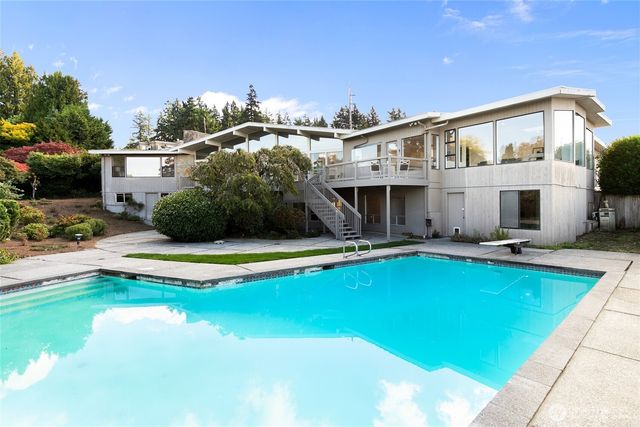 8840 NE 24th Street, Clyde Hill, WA 98004