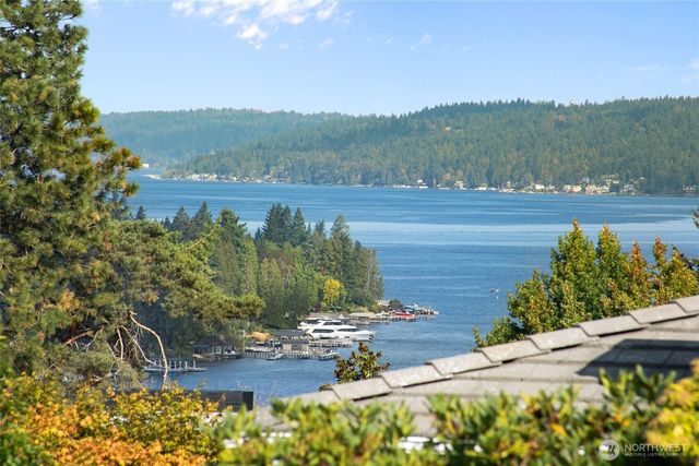 8840 NE 24th Street, Clyde Hill, WA 98004