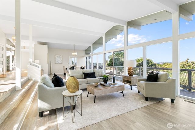 8840 NE 24th Street, Clyde Hill, WA 98004