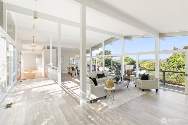 8840 NE 24th Street, Clyde Hill, WA 98004