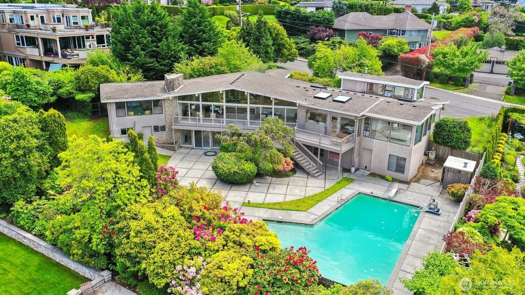 8840 NE 24th Street, Clyde Hill, WA 98004