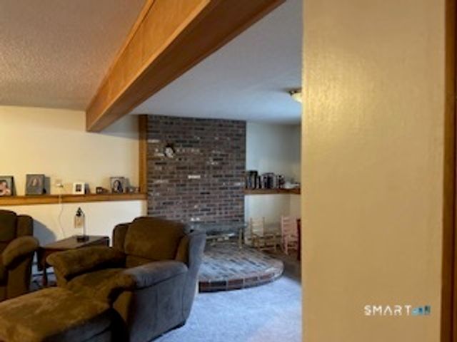 15 County Road, North Branford, CT 06471