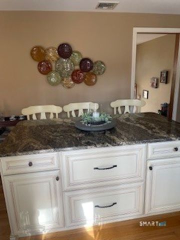 15 County Road, North Branford, CT 06471