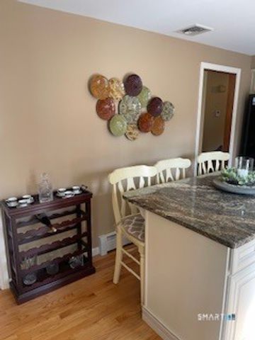 15 County Road, North Branford, CT 06471