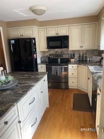 15 County Road, North Branford, CT 06471