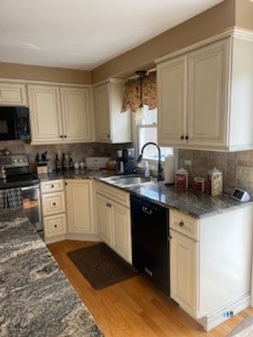 15 County Road, North Branford, CT 06471