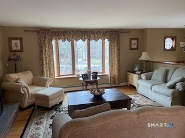 15 County Road, North Branford, CT 06471