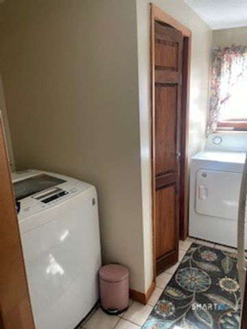 15 County Road, North Branford, CT 06471