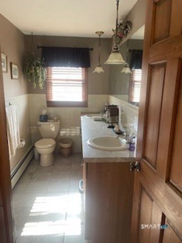 15 County Road, North Branford, CT 06471