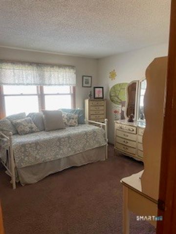 15 County Road, North Branford, CT 06471