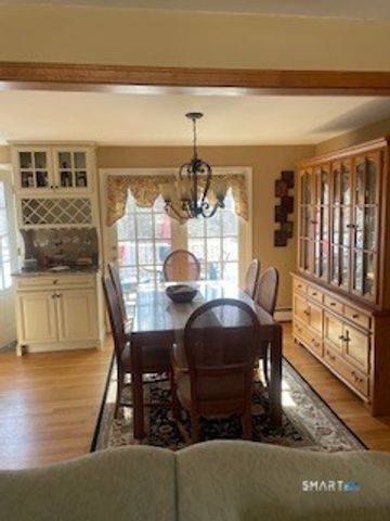 15 County Road, North Branford, CT 06471