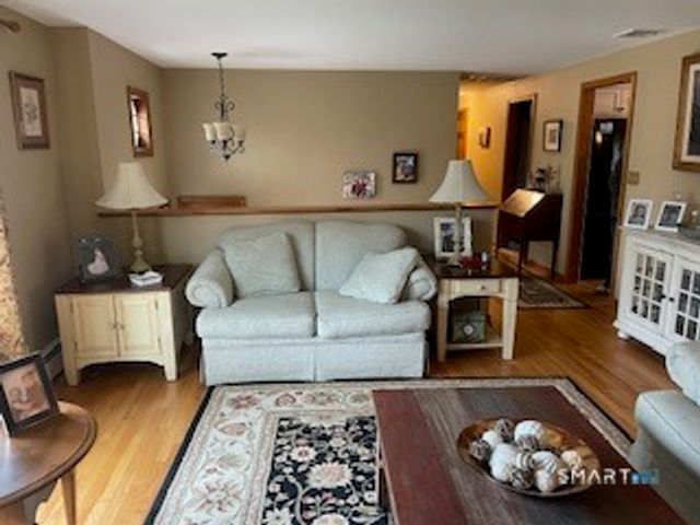 15 County Road, North Branford, CT 06471