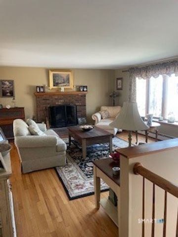 15 County Road, North Branford, CT 06471